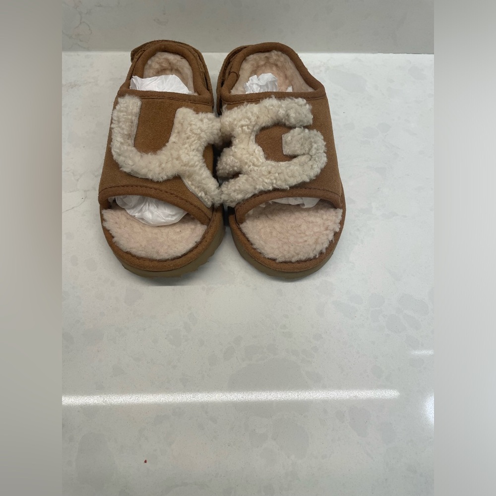UGG Slide Slippers Chestnut kids‎ size 9.
